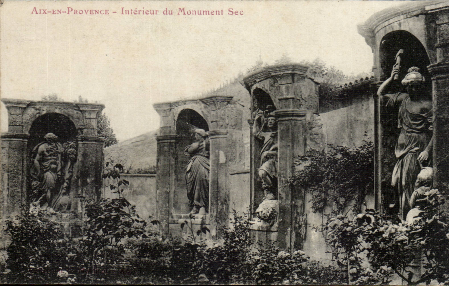 Aix-en-Provence — Innenansicht des Monument Sec — Verleger unbekannt
