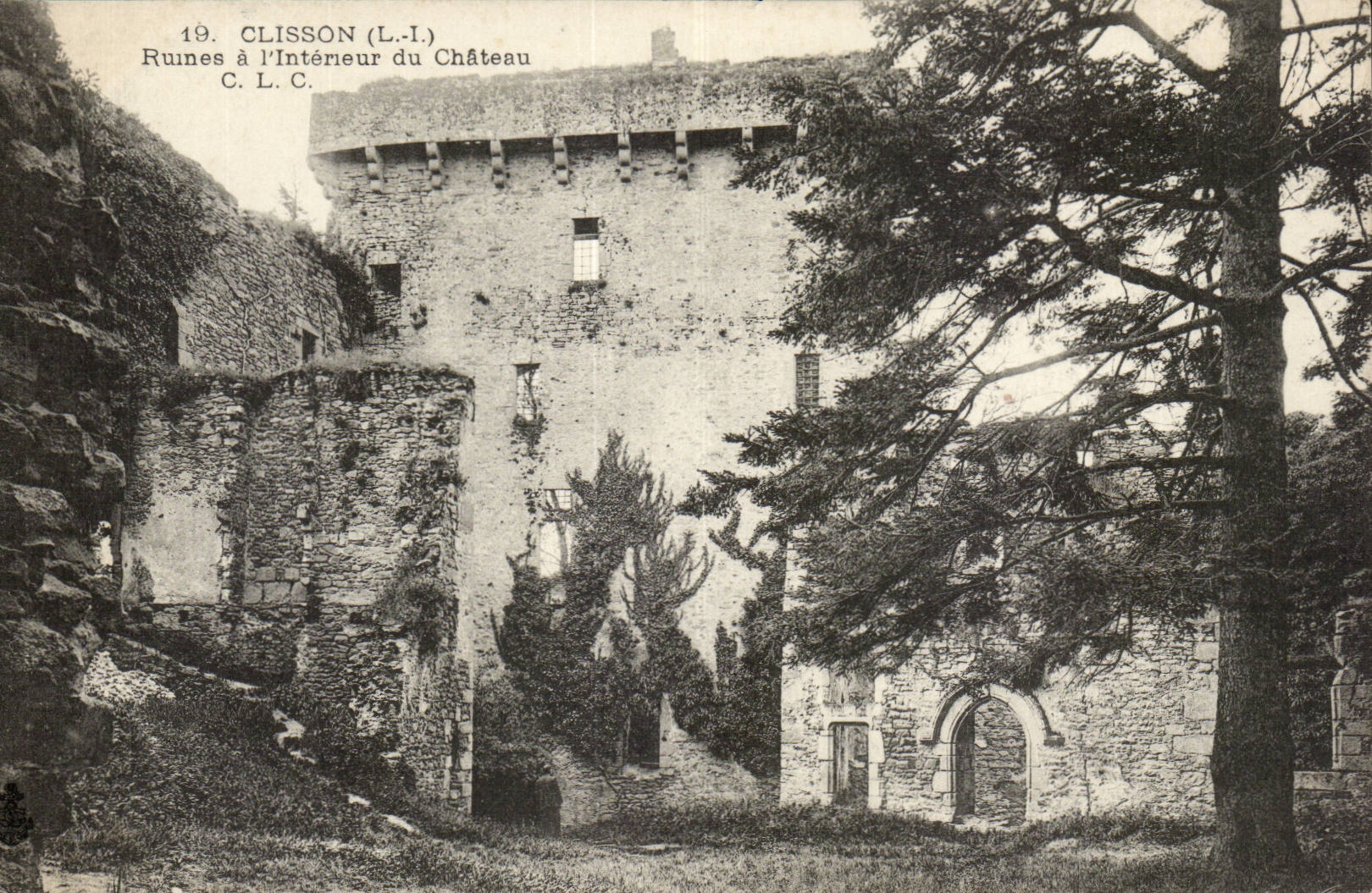 Clisson - Ruines a l'Interieur du Chateau - CPA 