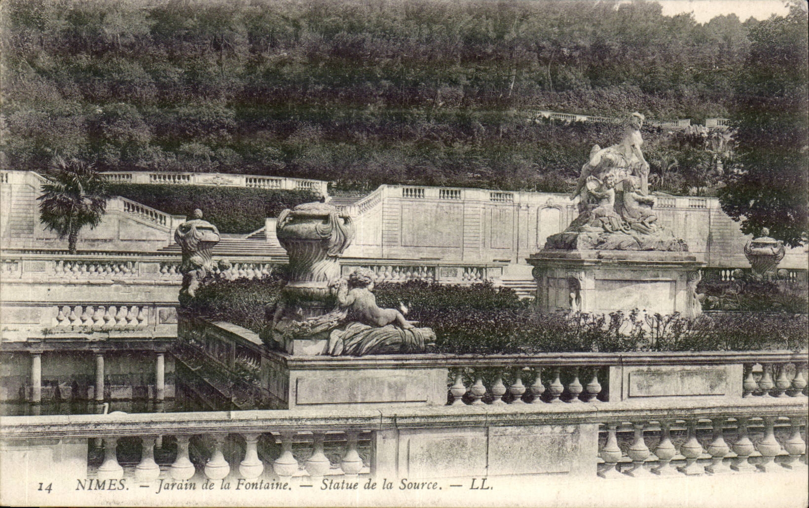Nimes - Jardin de la Fontaine - Statue de la Source - CPA 