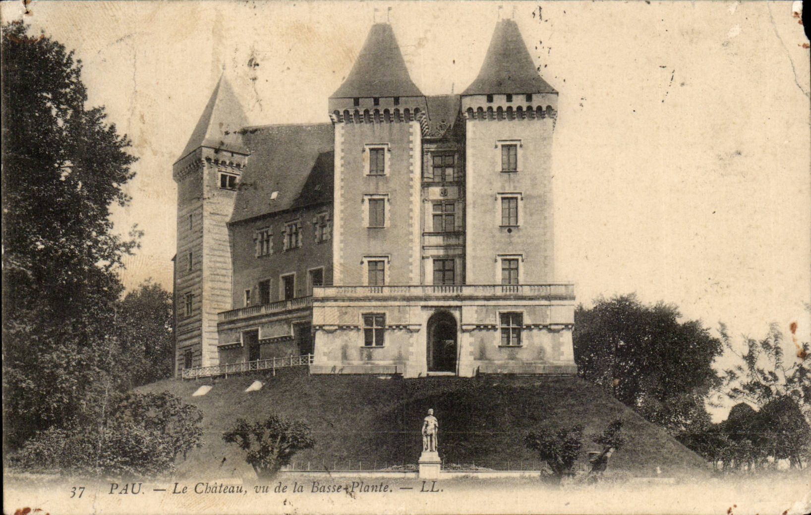Pau CPa Le chateau vu de la basse plante
