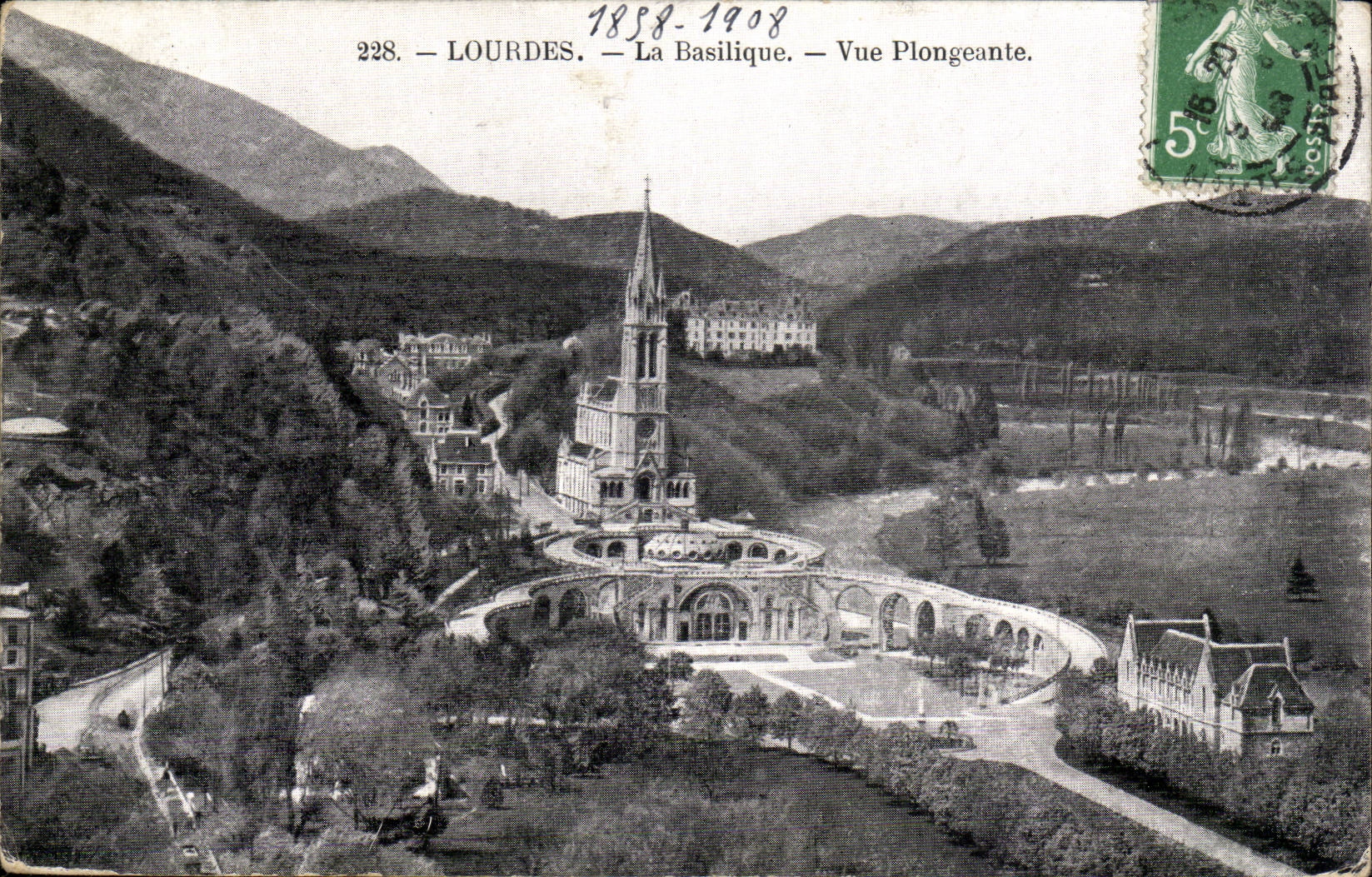 Lourdes CPA la basilique Vue plongeante
