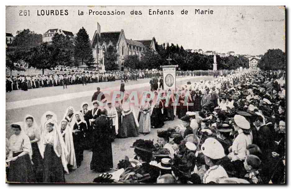 Lourdes CPA La procession des enfants de MArie