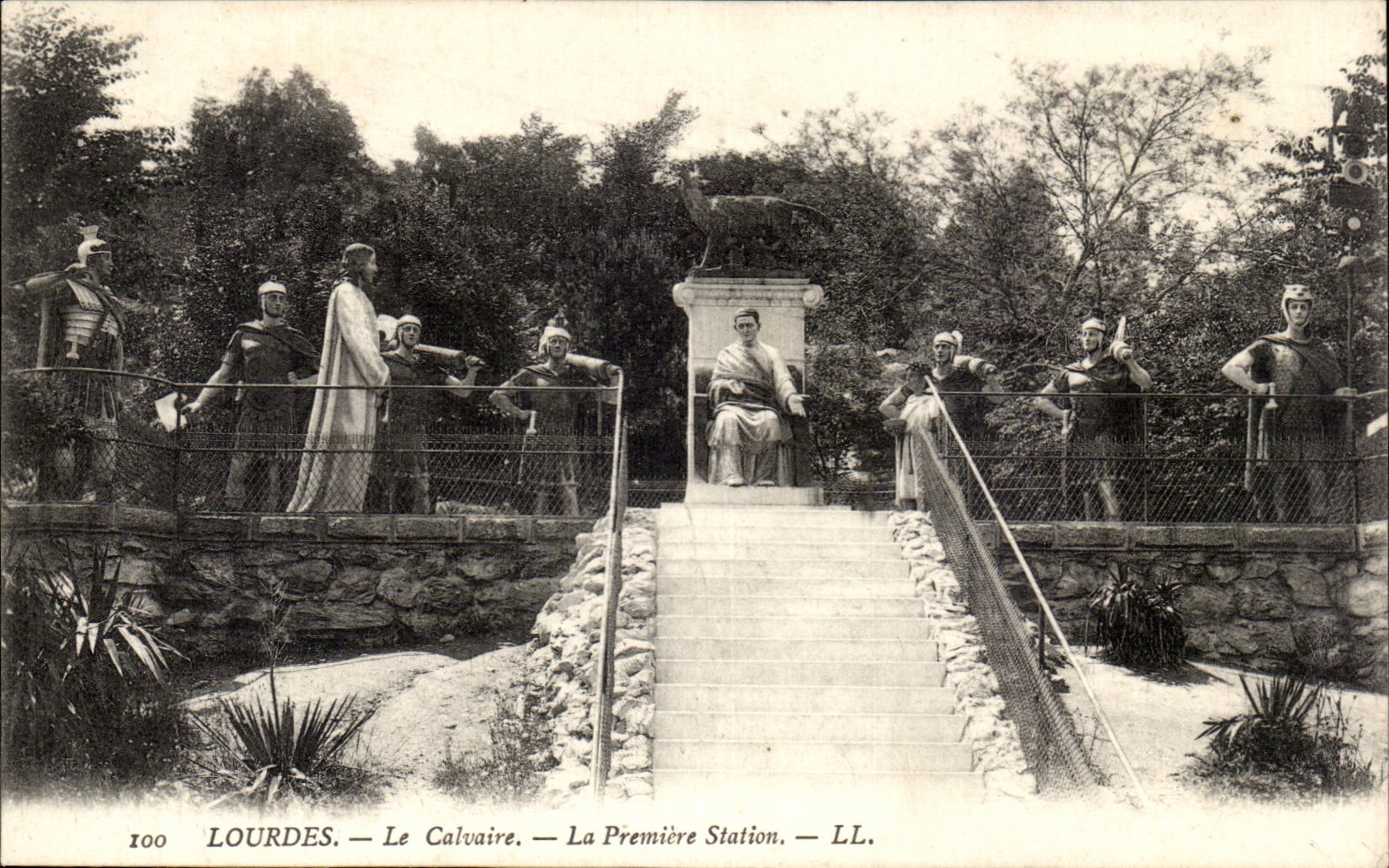 Lourdes CPA Le calvaire La premiere station