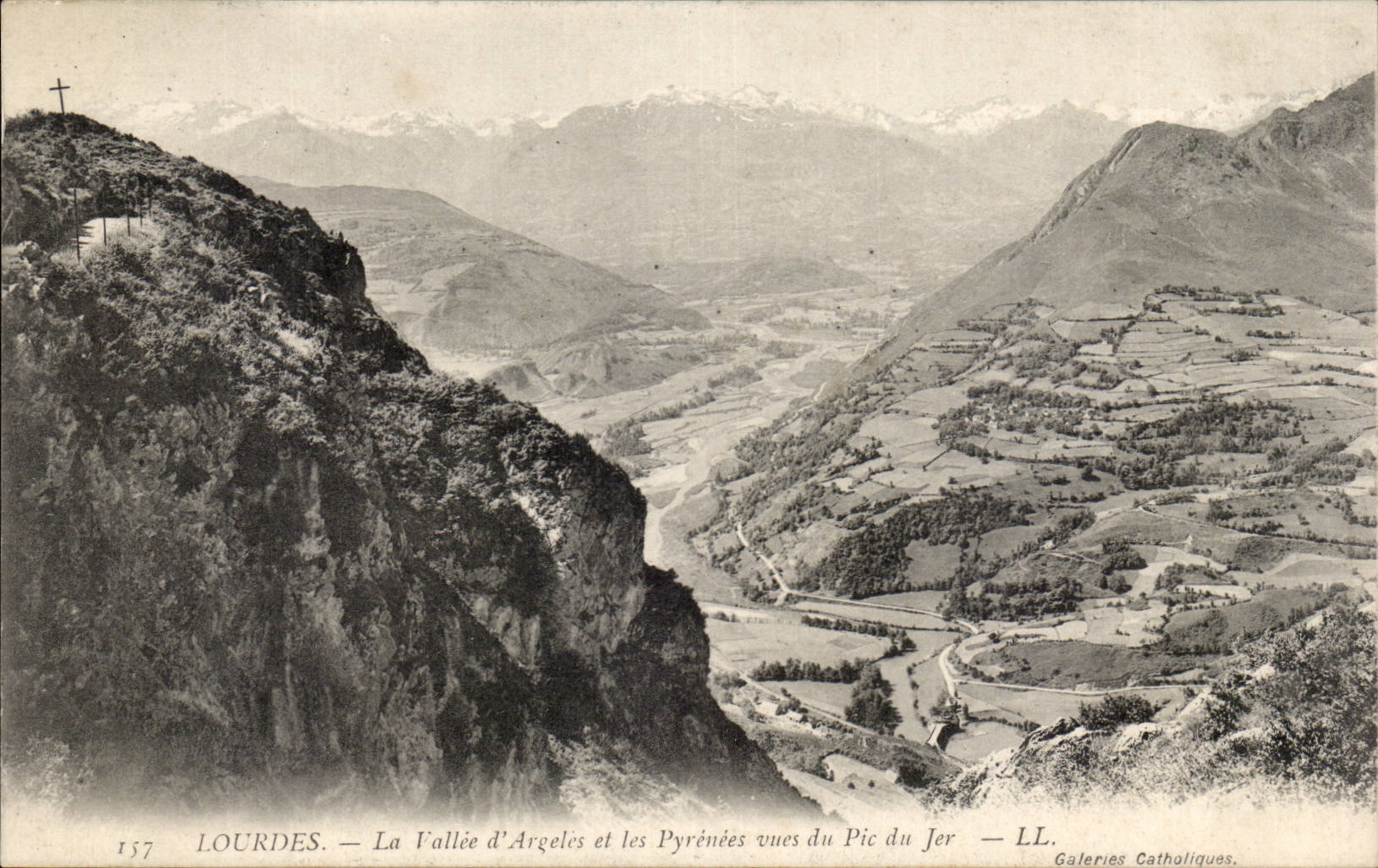 Lourdes CPA La vallee d'aRgeles et les Pyrenees vues du Pic du Jer
