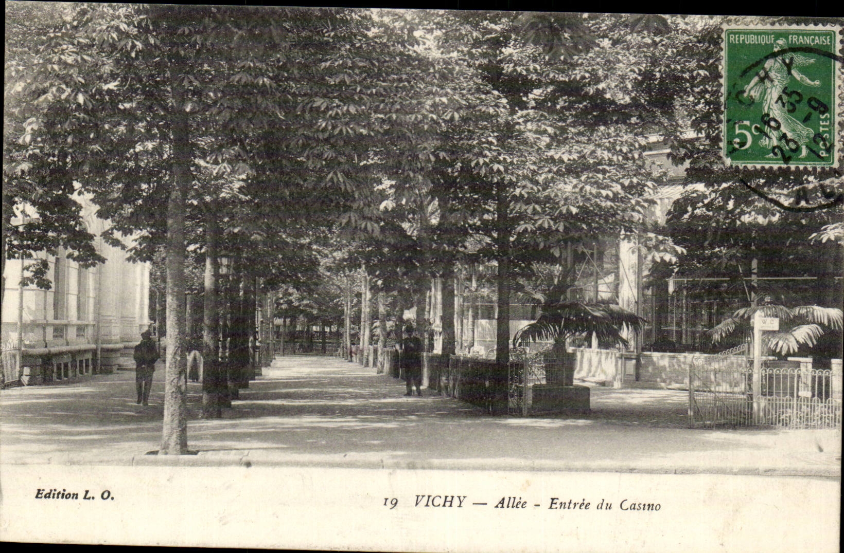 Vichy CPA Allee Entree du casino