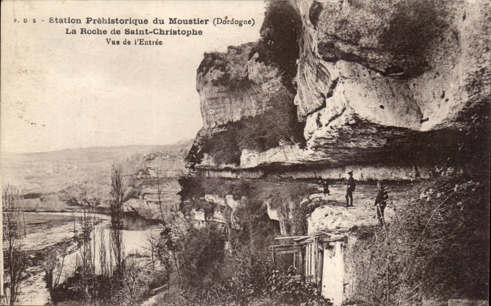 CPA Station prehistorique du Moustier La roche de Saint Christophe Vue de l'entree