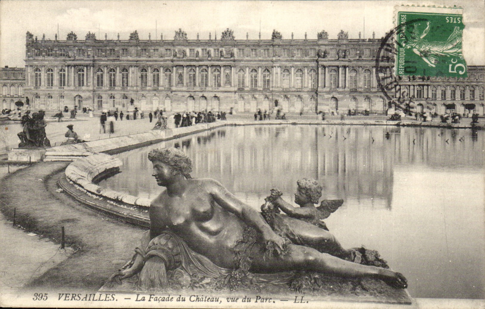 Versailles - La Facade du Chateau - Vue du Parc CPA 