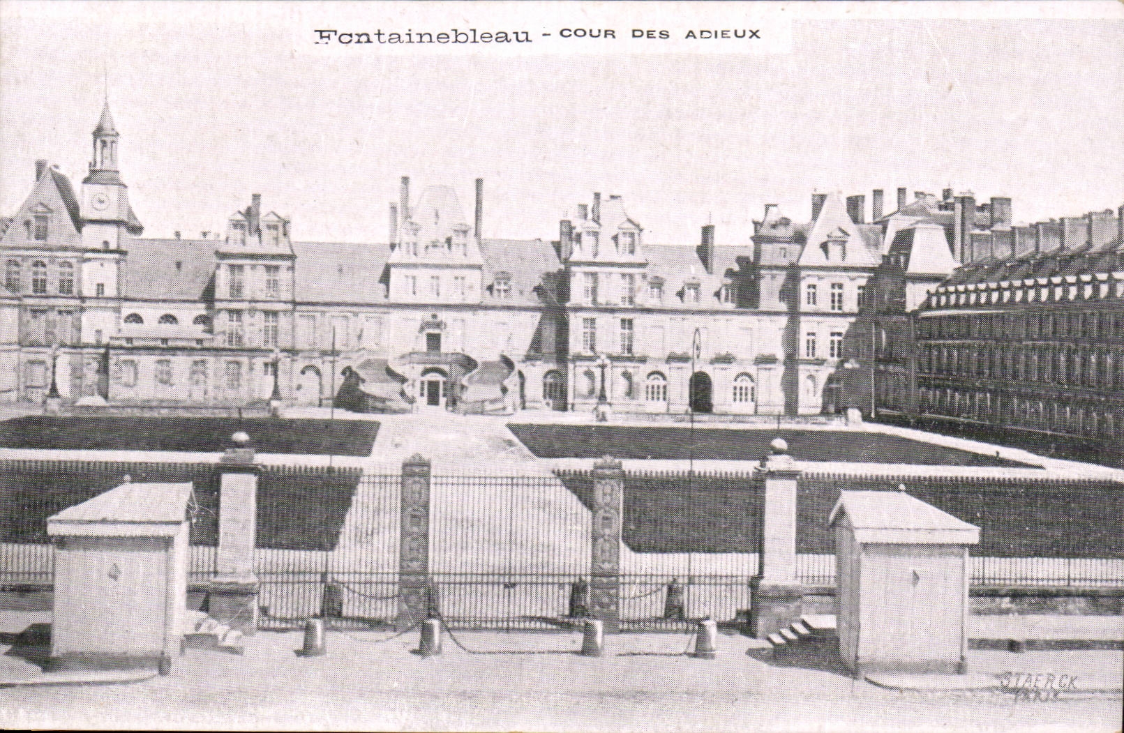 Fontainebleau — Cour des Adieux — Staerck Paris