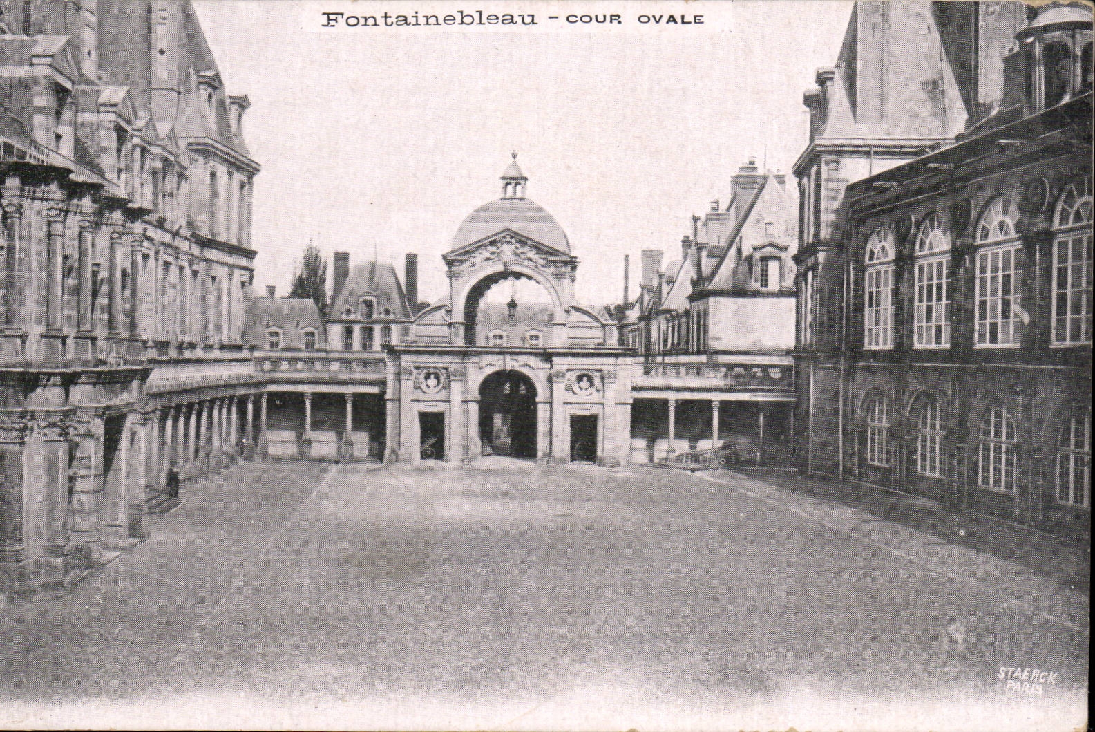 Fontainebleau — Cour Ovale — Staerck Paris