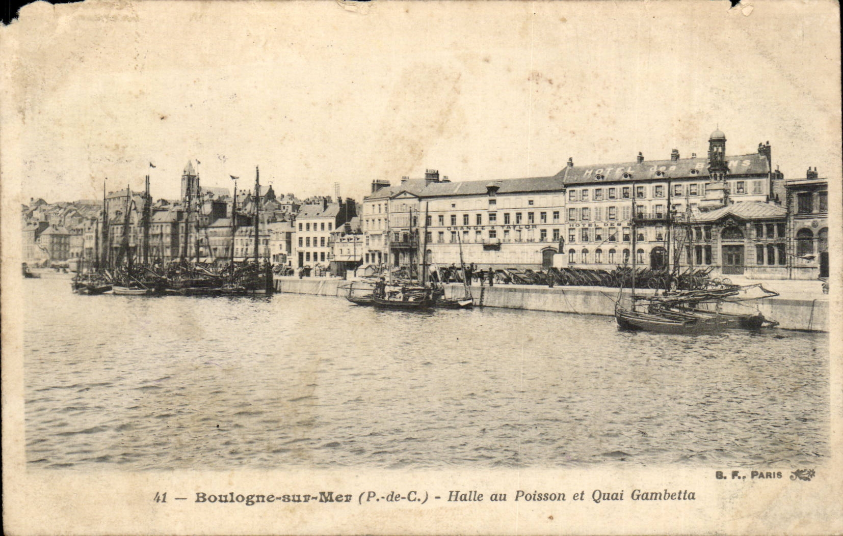 Boulogne sur Mer cPA Halle au poisson et quai Gambetta