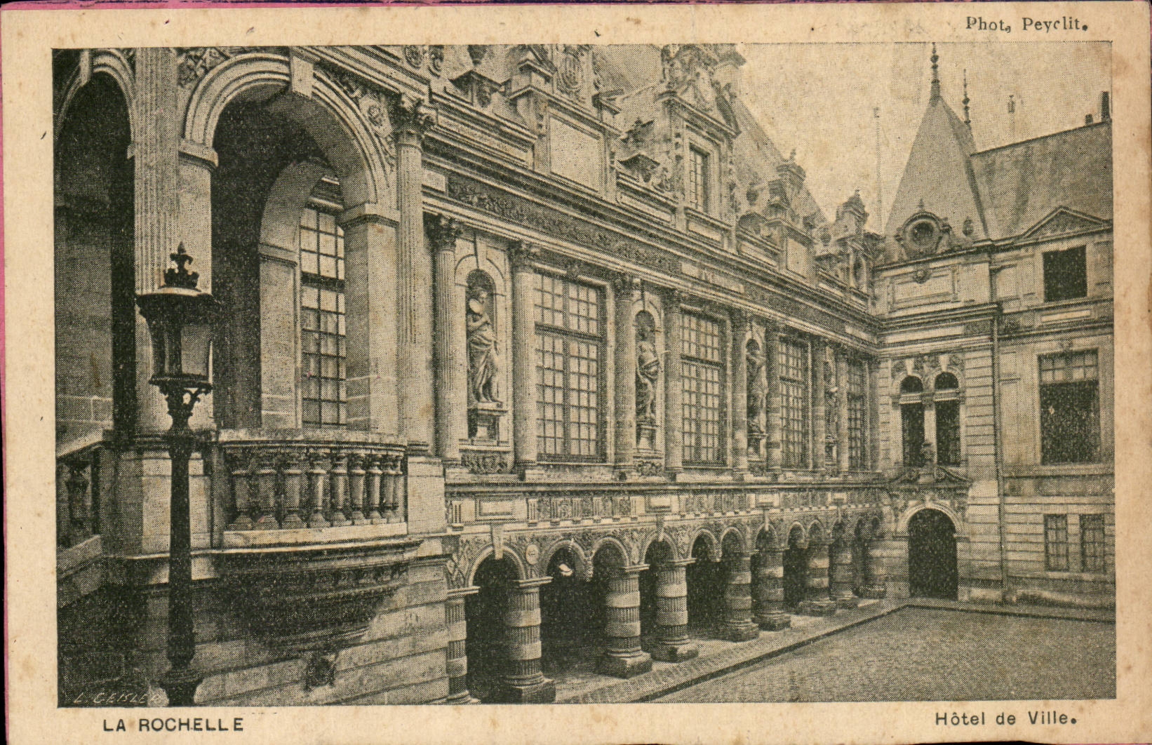 La Rochelle — Hôtel de Ville — Photo Peyclit