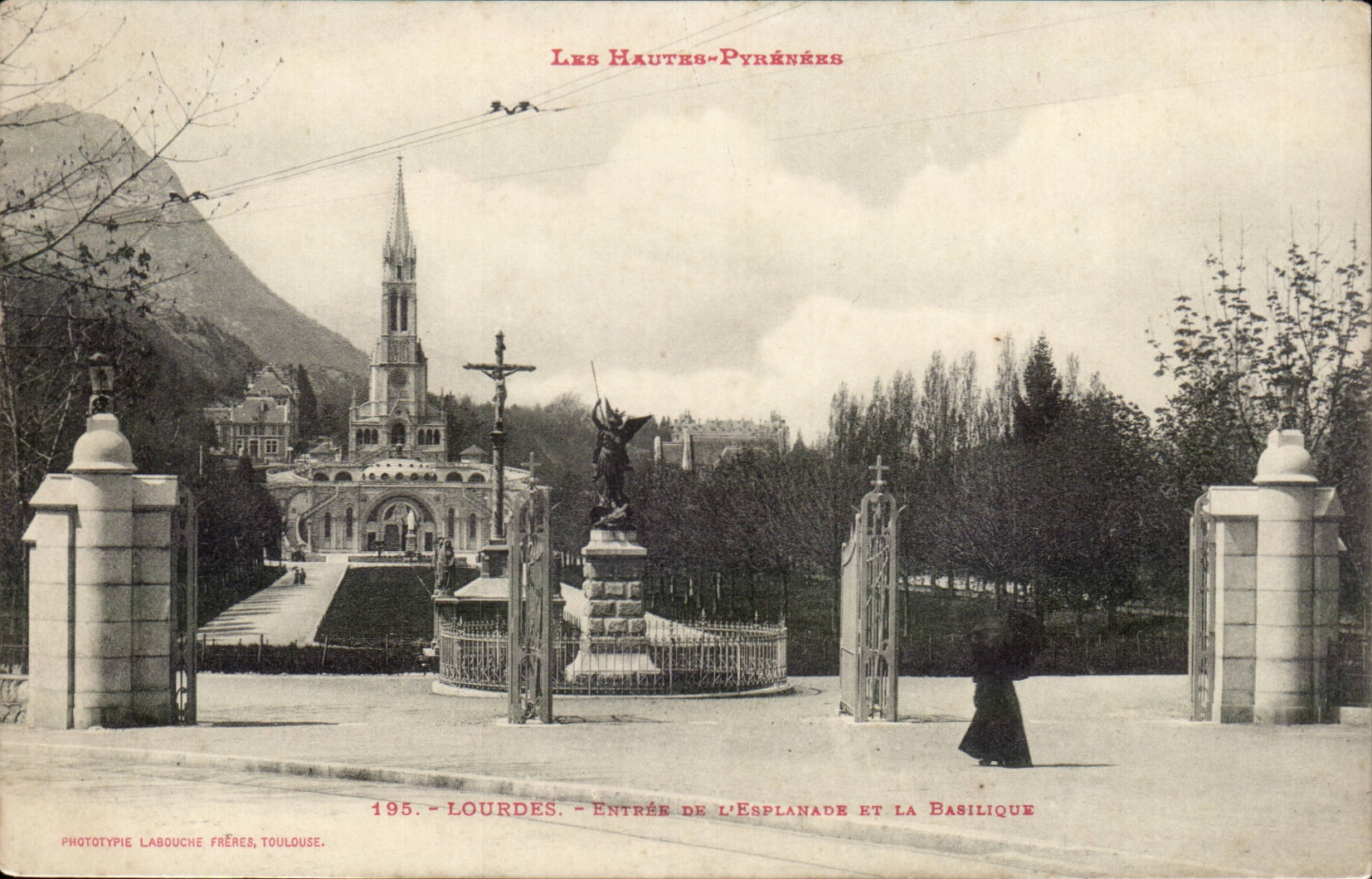 Lourdes - Entree de l'Esplanade de la Basilique - CPA 