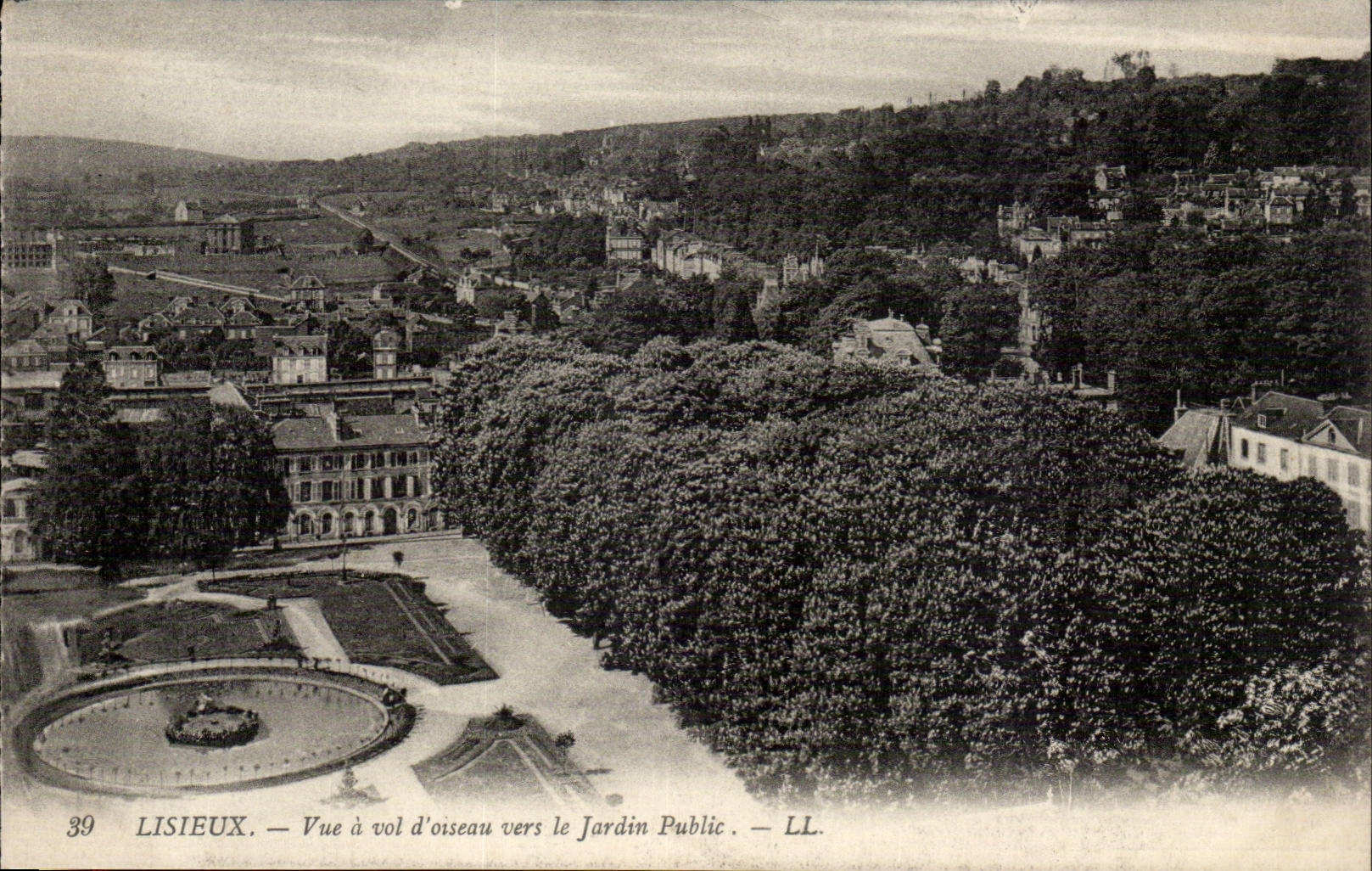 Lisieux — Vue à vol d’oiseau vers le Jardin Public — LL.