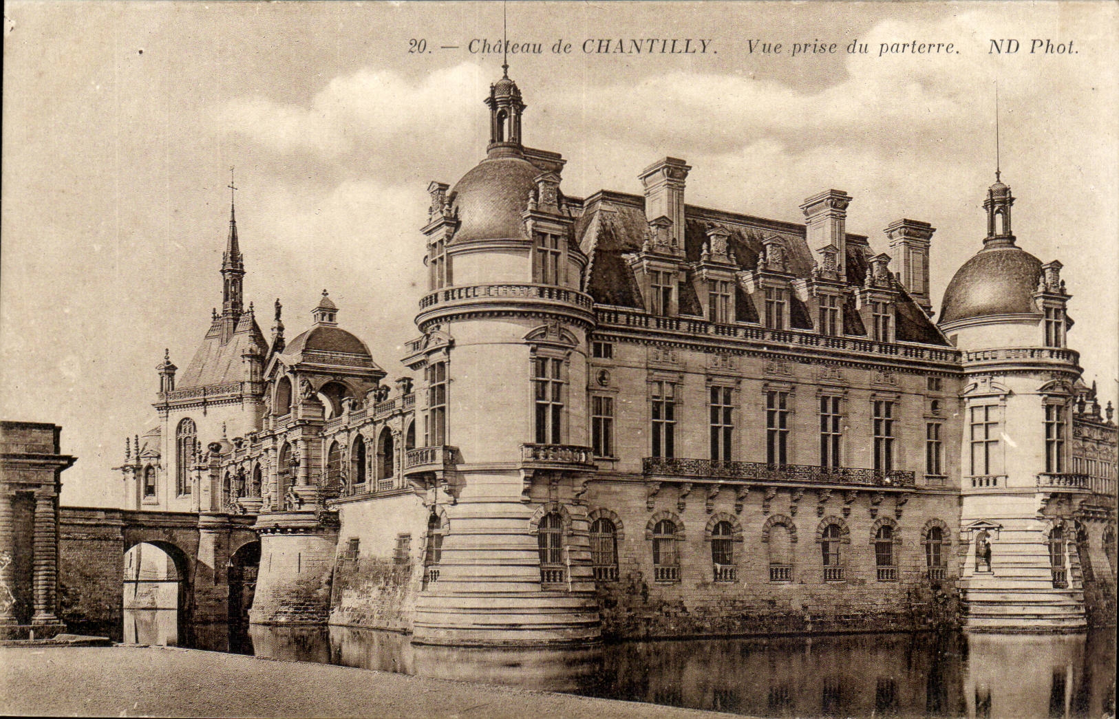 Chateau de Chantilly CPA Vue prise du parterre