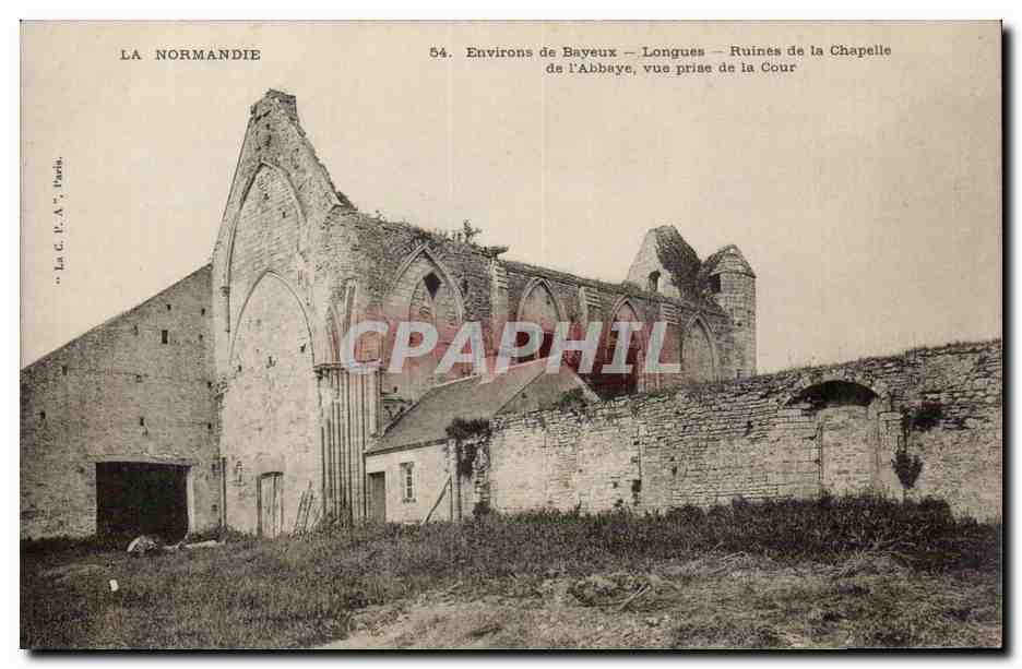 Environs de Bayeux Longues CPA Ruines de la chapelle de l'abbaye vue prise de la cour