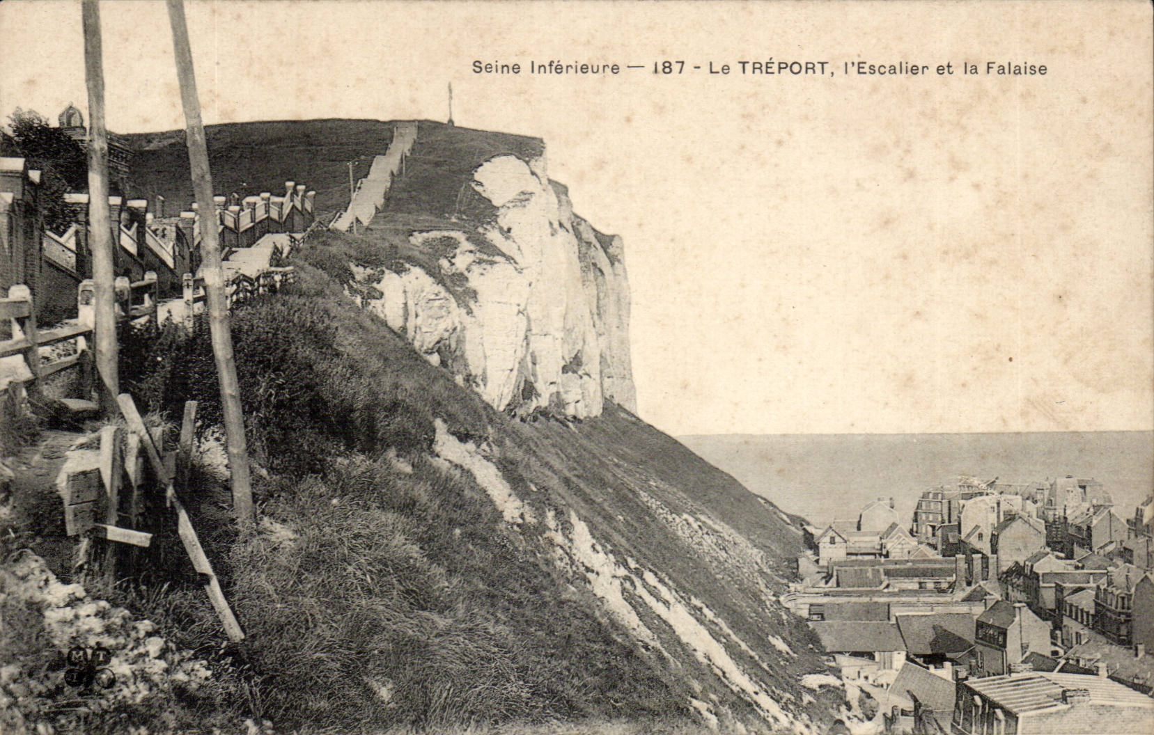 Le Treport CPA L'escalier et la falaise
