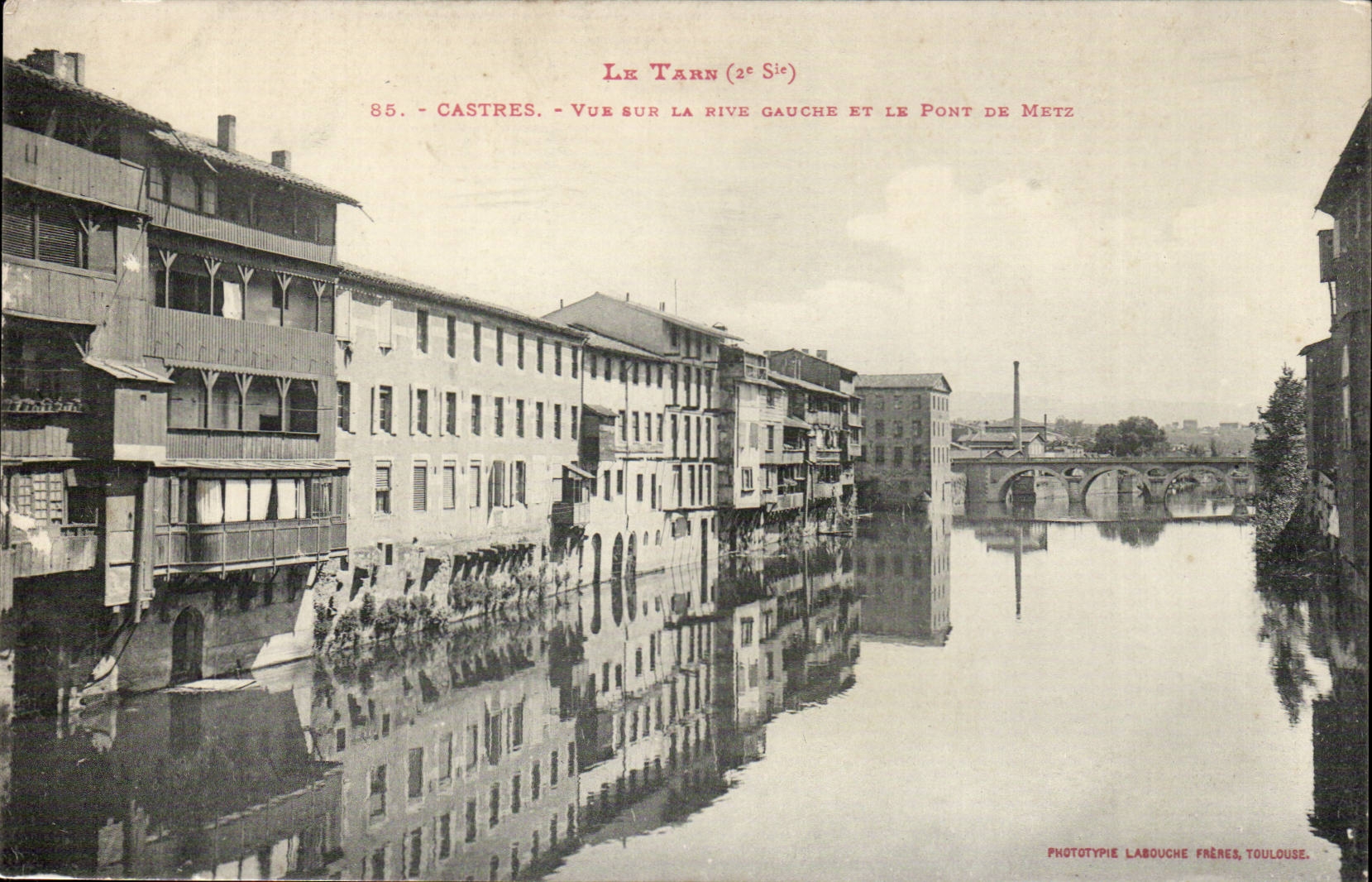 CAstres CPA Vue sur la rive gauche et le pont de Metz