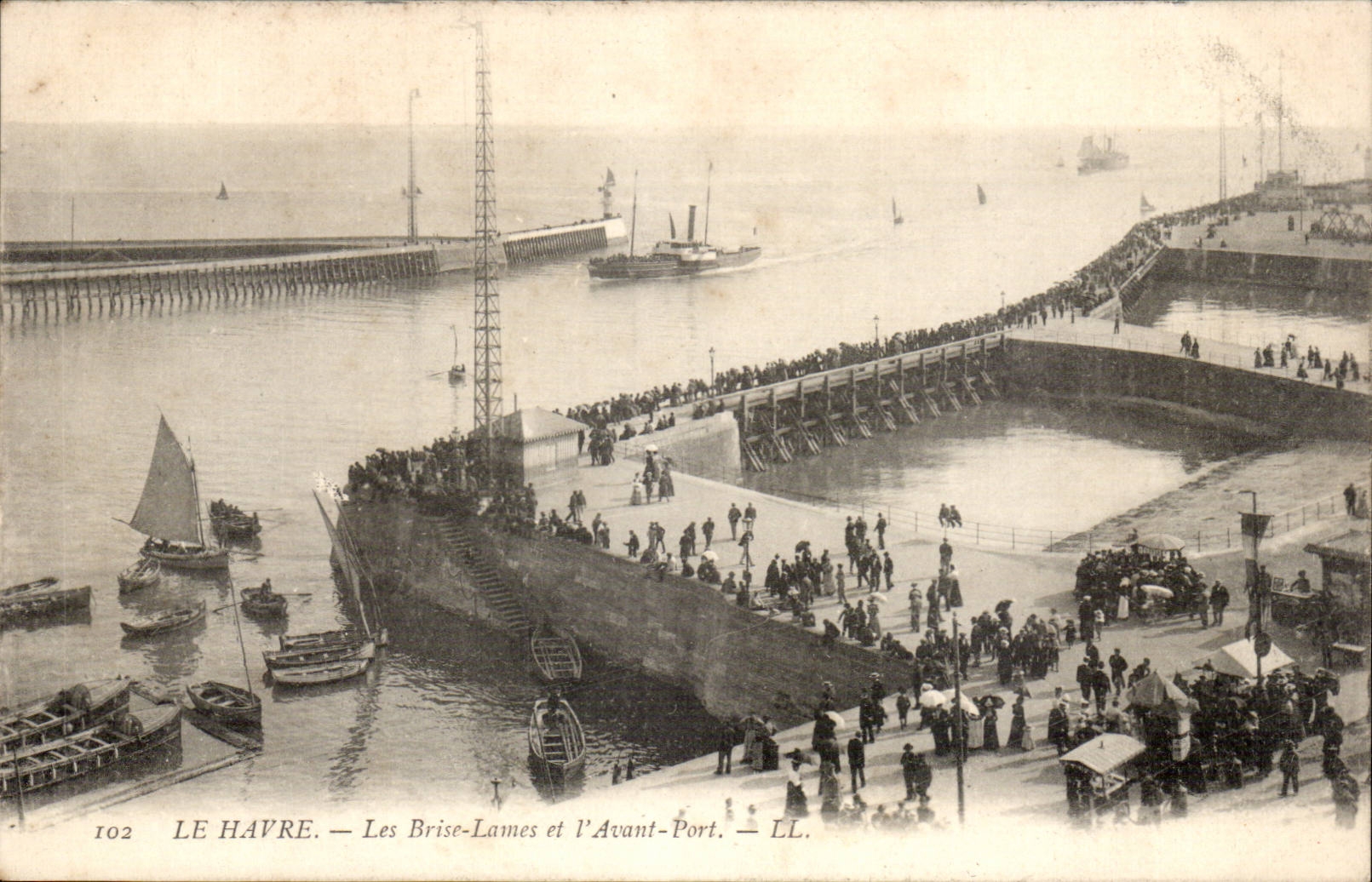 Le Havre CPA Les brise lames et l'avant port