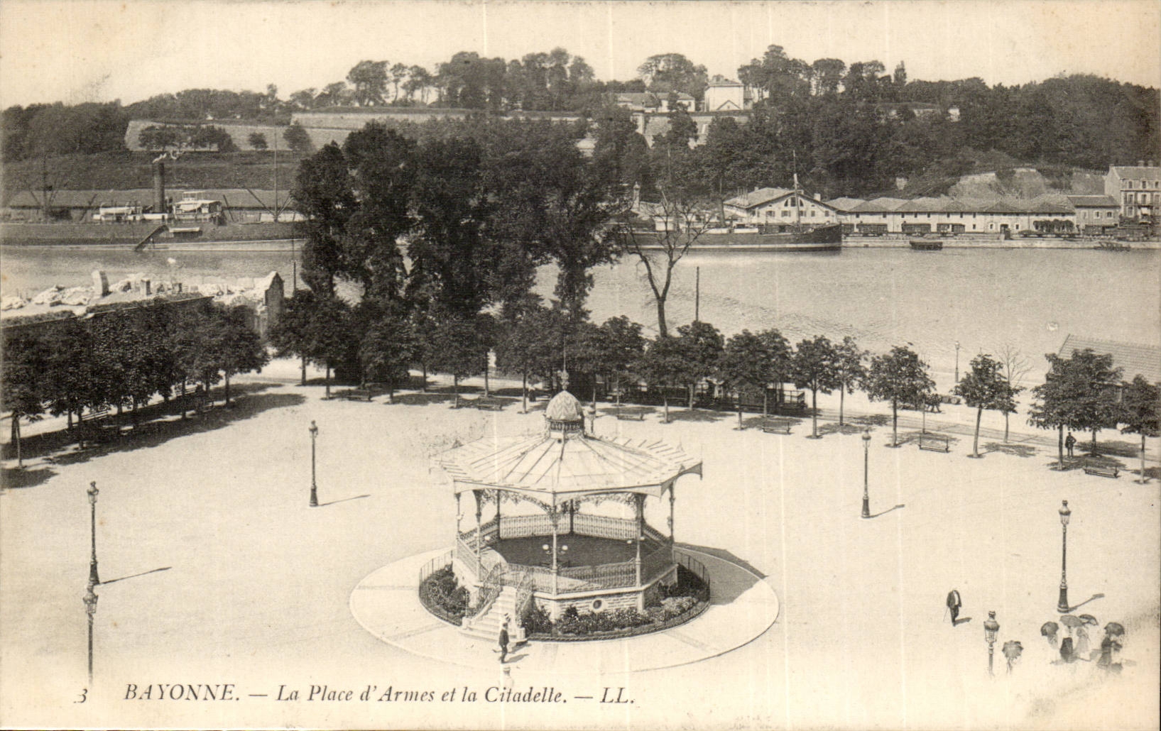 Bayonne CPA La place d'armes et la citadelle