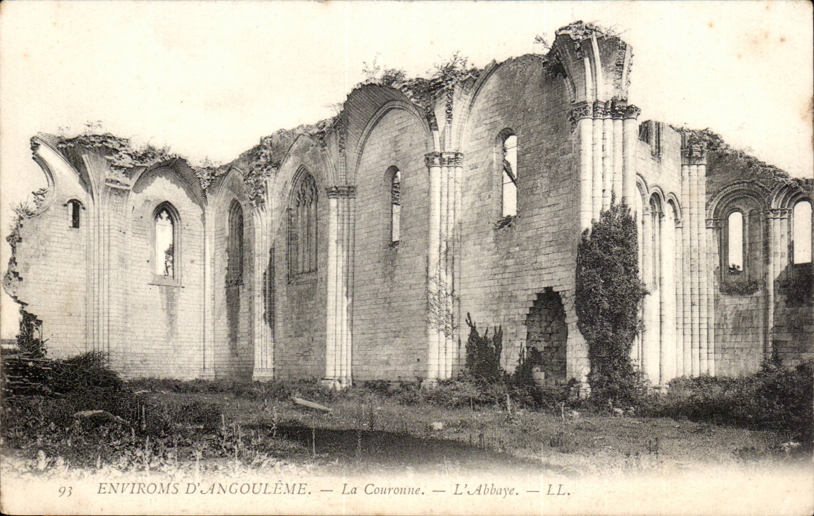Environs d'Angouleme CPA la couronne L'abbaye