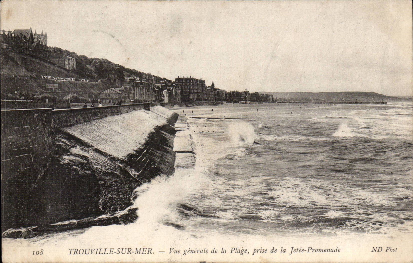 Trouville sur MEr CPA Vue generale de la plage prise de la jetee promenade