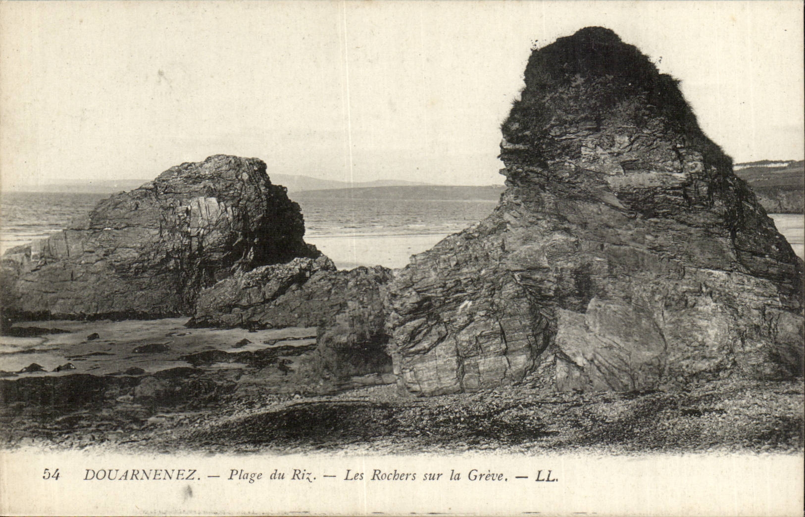 Douarnenez CPA Plage du Riz Les rochers sur la Greve