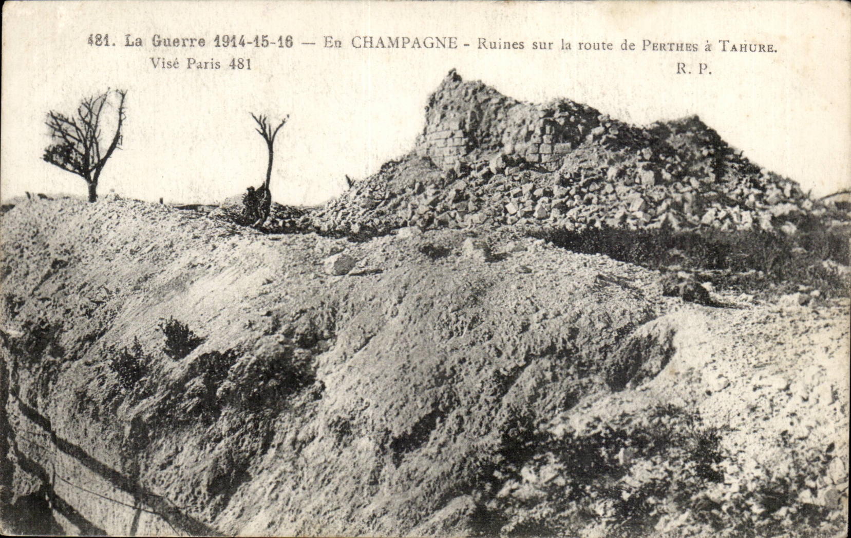 En Champagne CPA Ruine sur la route de Perthes a Tahure 