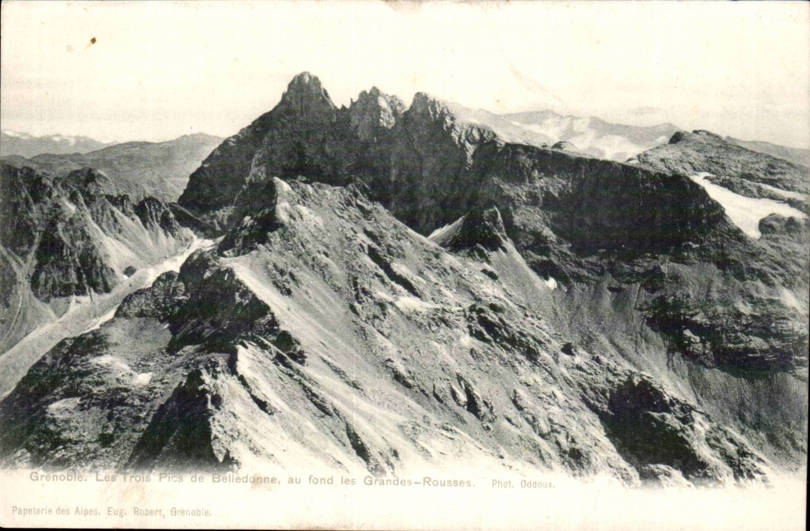 Grenoble CPA Les trois pics de Belledonne au fond les grandes rousses