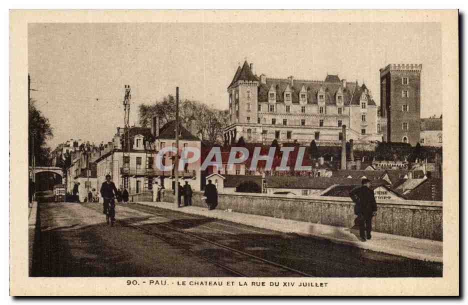 pau CPA Le chateau et la rue du 14 juillet