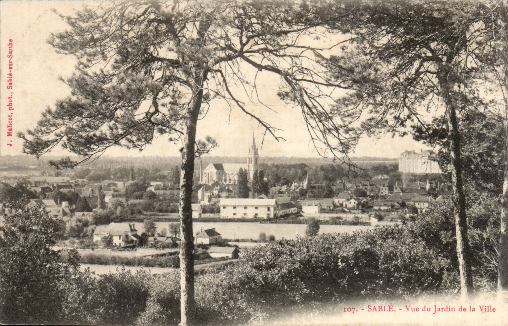 Sable CPA Vue du jardin de la ville