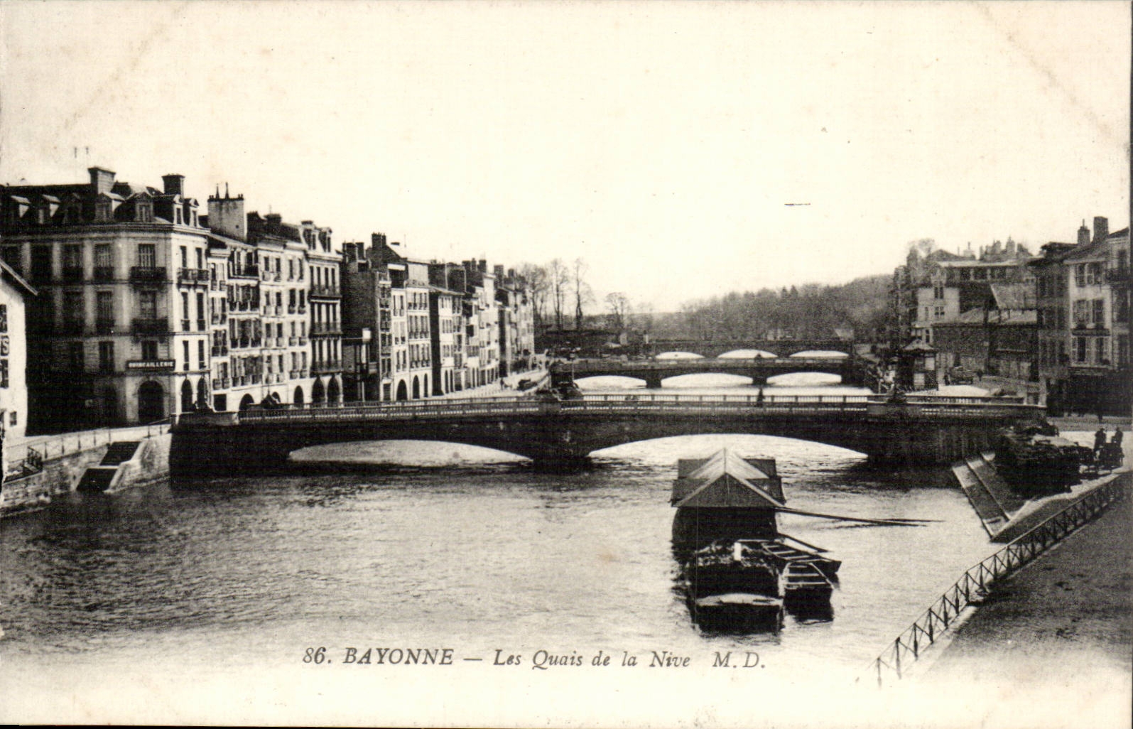 Bayonne CPA Les quais de la Nive