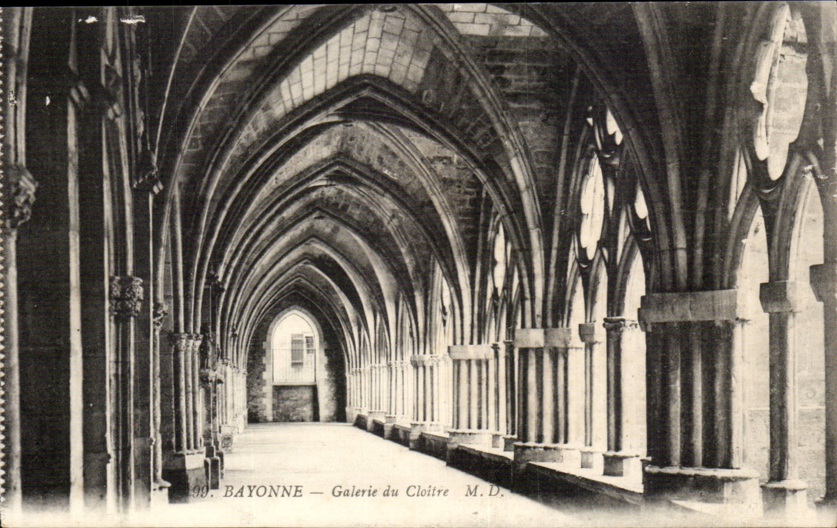 Bayonne — Galerie du Cloître — M.D.