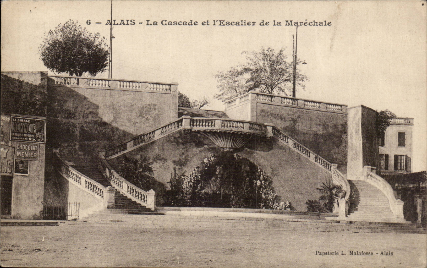 Alais CPA La cascade et l'escalier de la MArechale