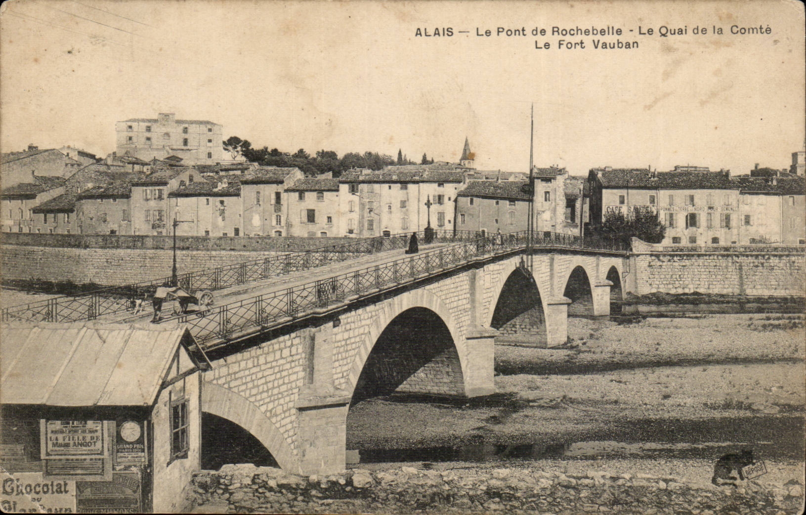 Alais CPA Le pont de la Rochebelle Le quai de la Comte Le fort Vauban