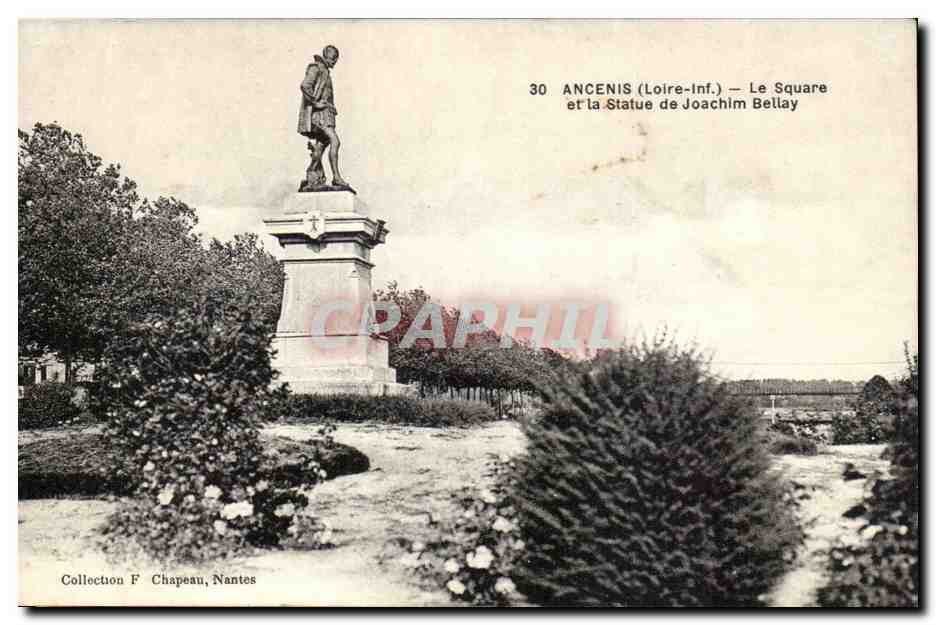 Ancenis CPA Le square et la statue de Joachim Bellay