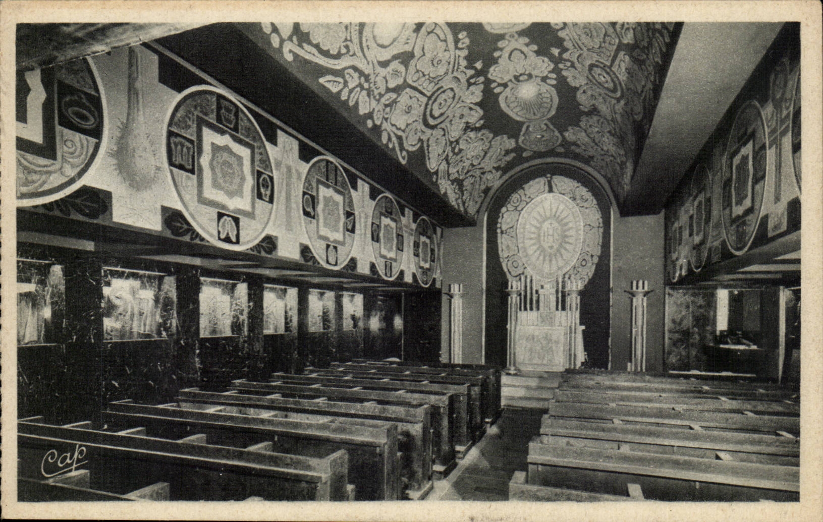Chapelle du paquebot « Normandie » — intérieur décoré — éditeur CPAPHIL