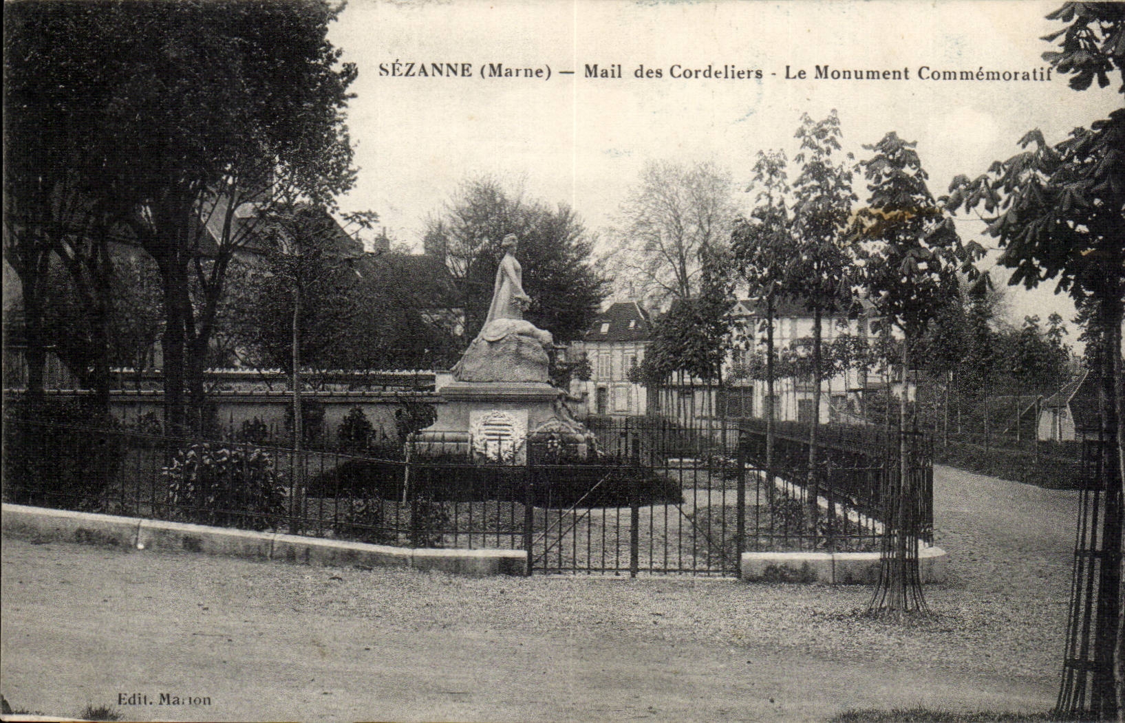 Sezanne CPA Mail des Cordeliers Le monument commemoratif