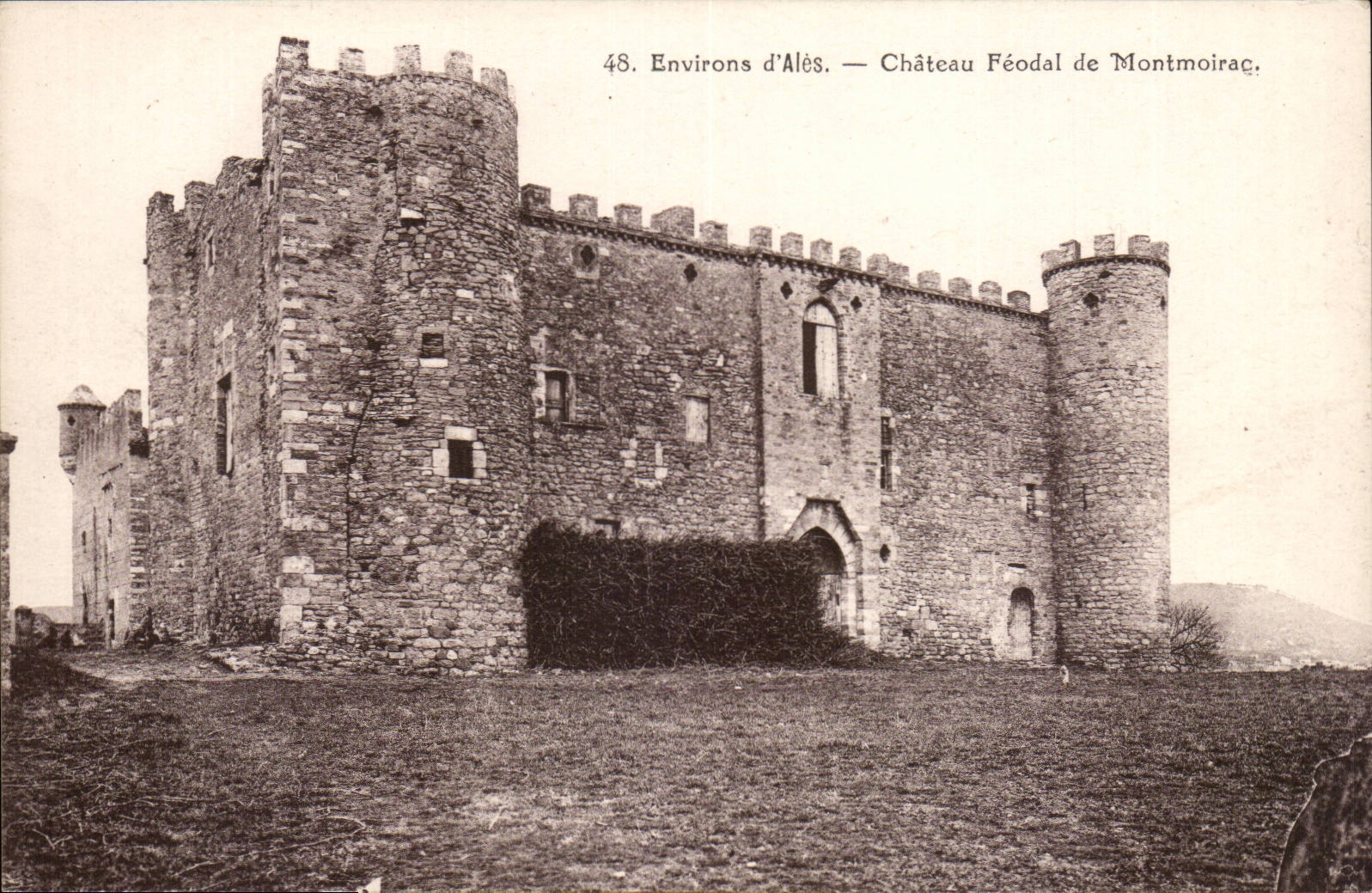 Environs d'Ales CPA Chateau feodal de Montmoirac