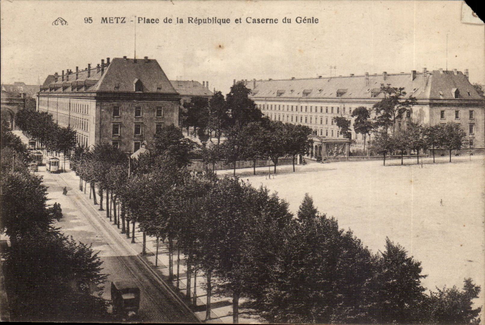Metz - Place de la Republique et Caserne du Genie - CPA 