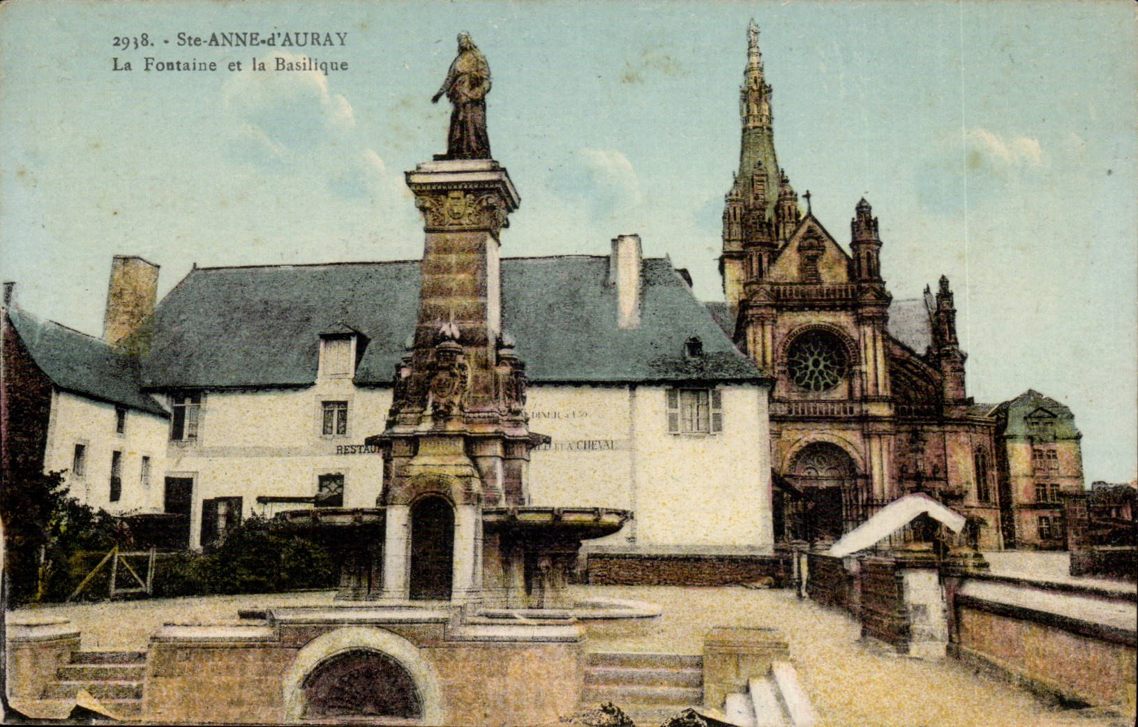 Sainte Anne d'Auray - La Fontaine et la Basilique CPA 