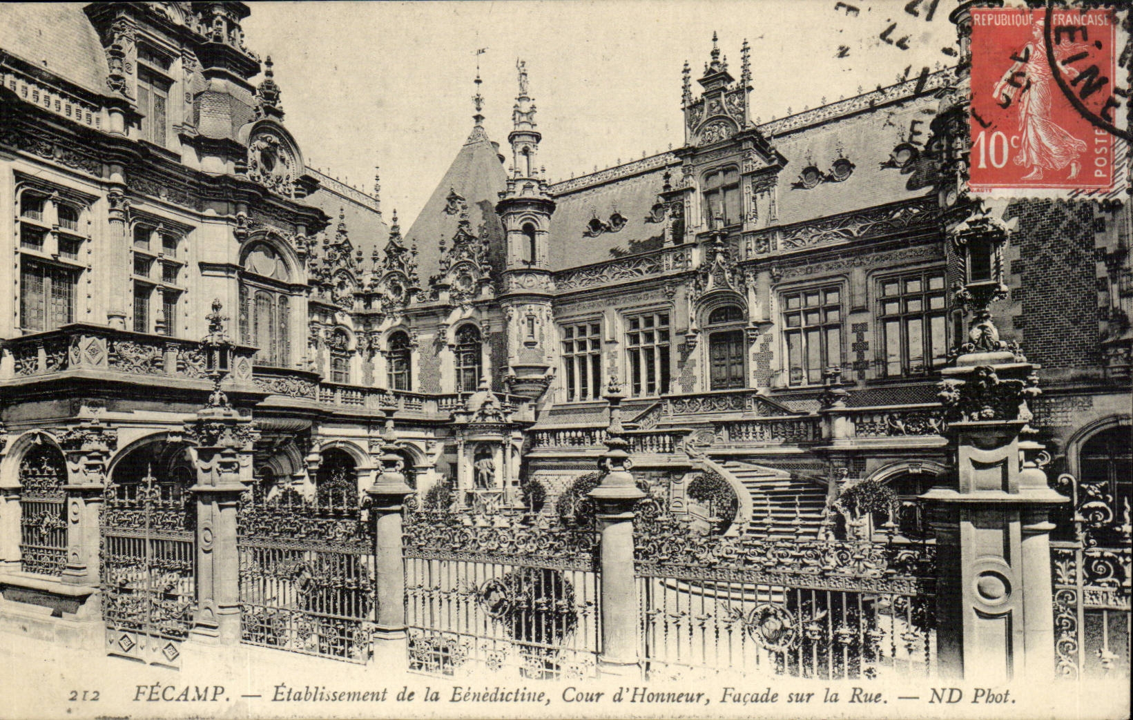 Fecamp CPA Benedictine Facade du musee Facade sur la rue Cour d'honneur