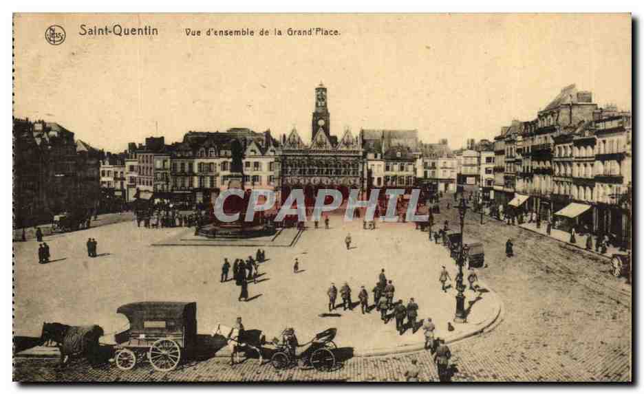Saint Quentin CPA Vue d'ensemble de la grand place