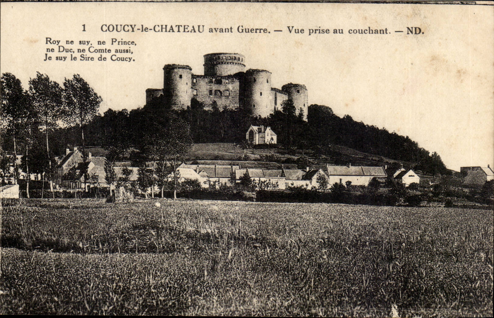 Coucy-le-Château — Château avant guerre — Vue prise au coucher du soleil — ND.