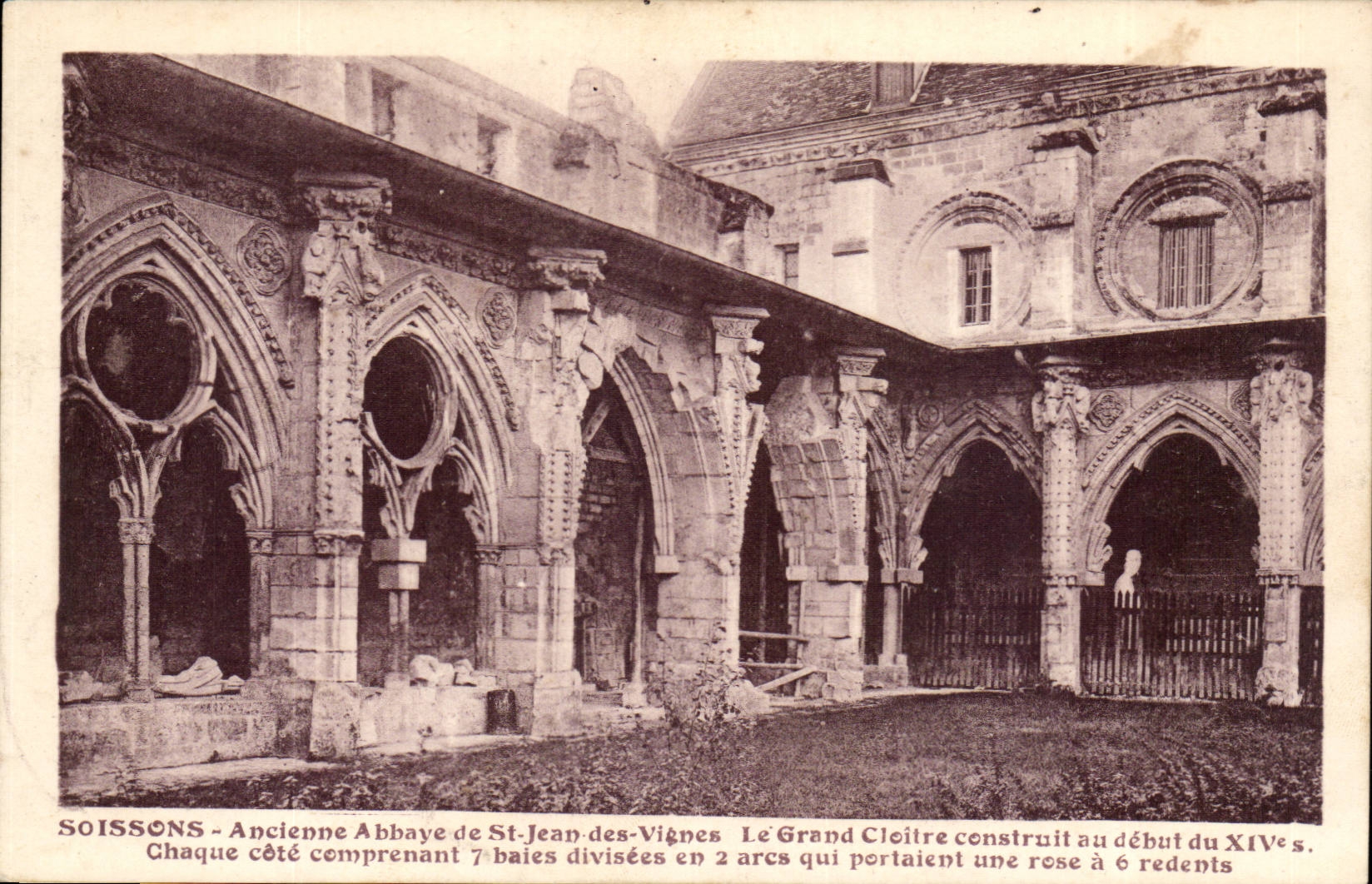 Soissons - Ancienne Abbaye de St-Jean-des-Vignes — Le Grand Cloître