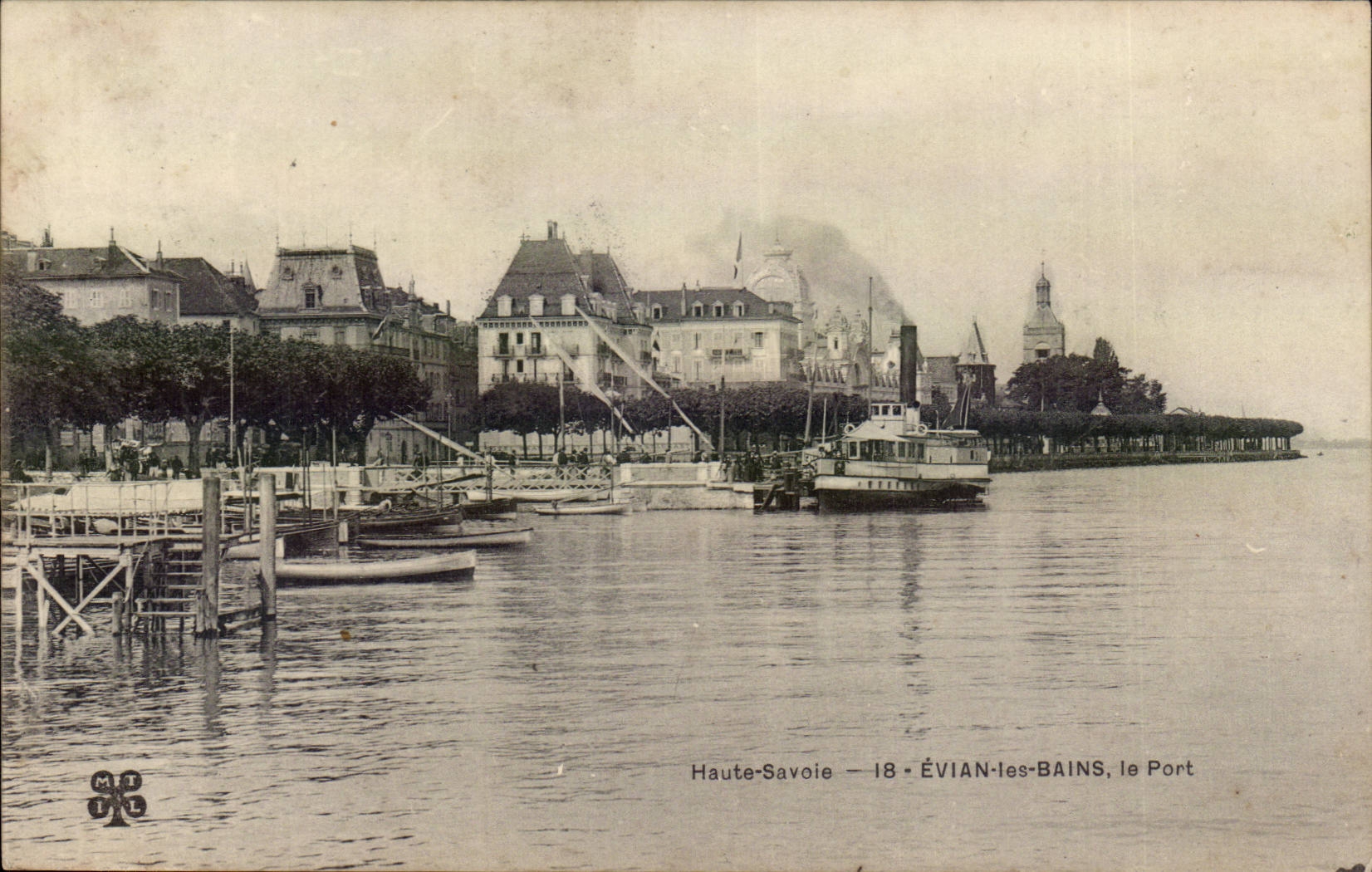 Evian les Bains CPA Le port (bateau)
