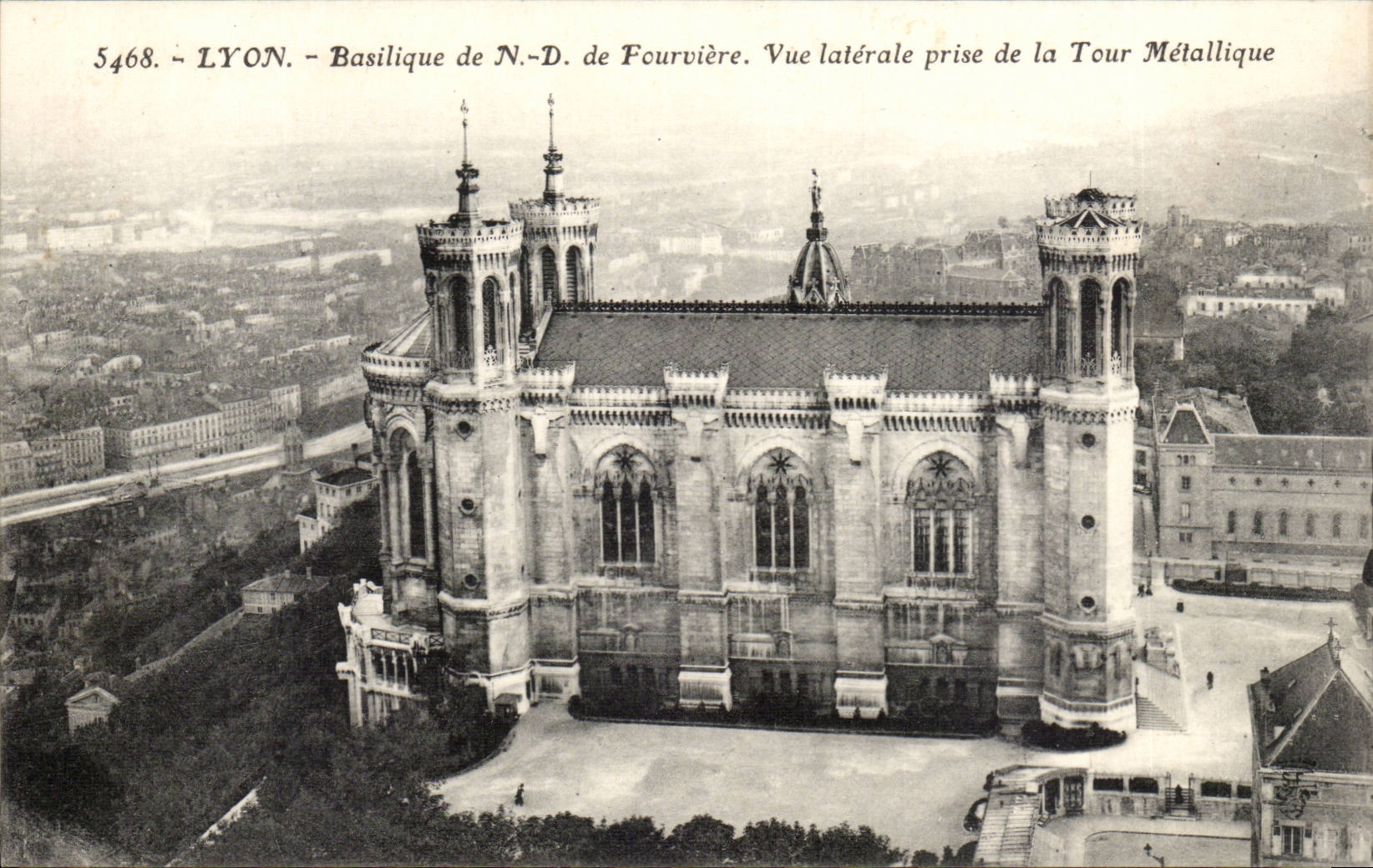 LYON - Basilique de N.-D. de Fourvière. Vue latérale prise de la Tour Métallique — n° 5468