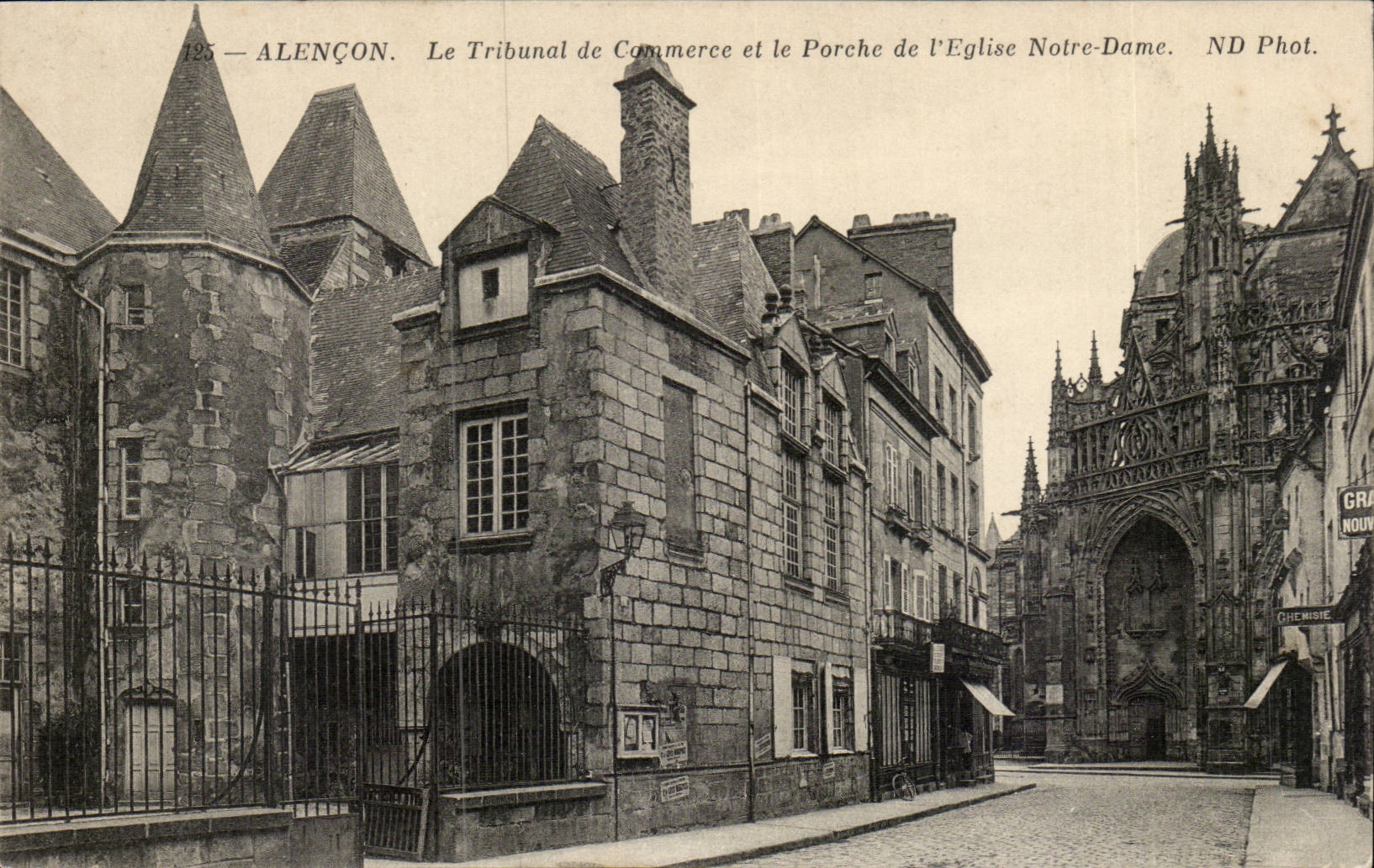 Alencon CPA Tribunal de commerce et porche de l'eglise Notre DAme
