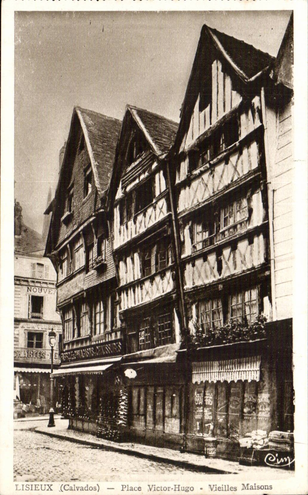 Lisieux CPA Place Victor Hugo Vieilles maisons