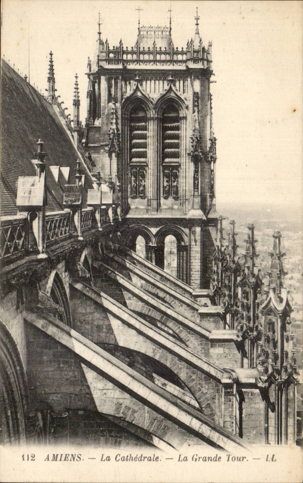 Amiens CPA La cathedrale la grande tour