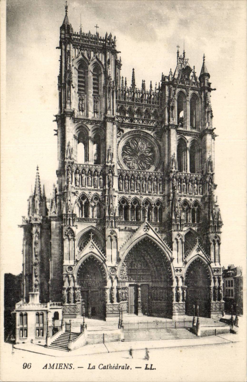 Amiens CPA La cathedrale 